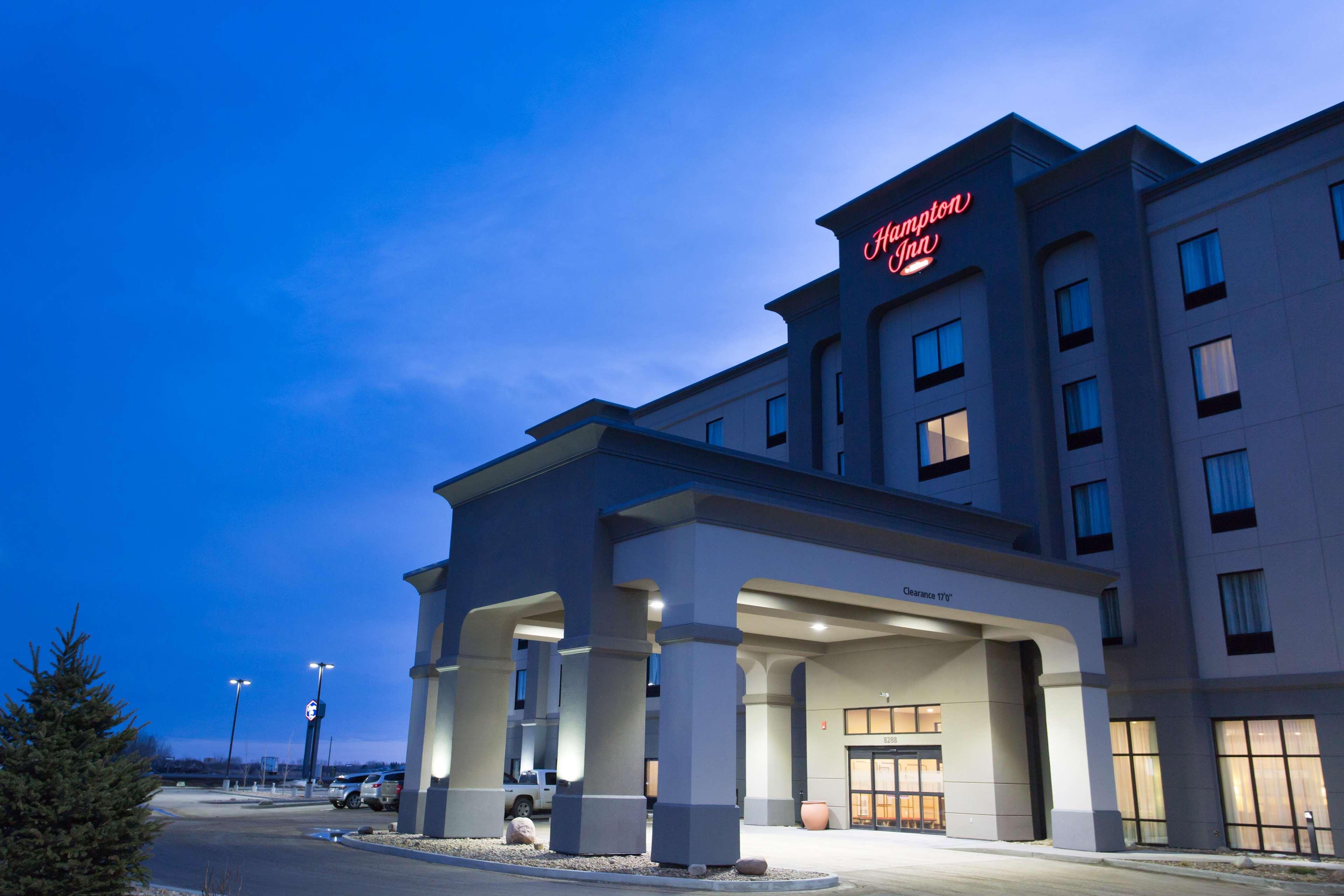 Hampton Inn By Hilton Lloydminster Exterior photo