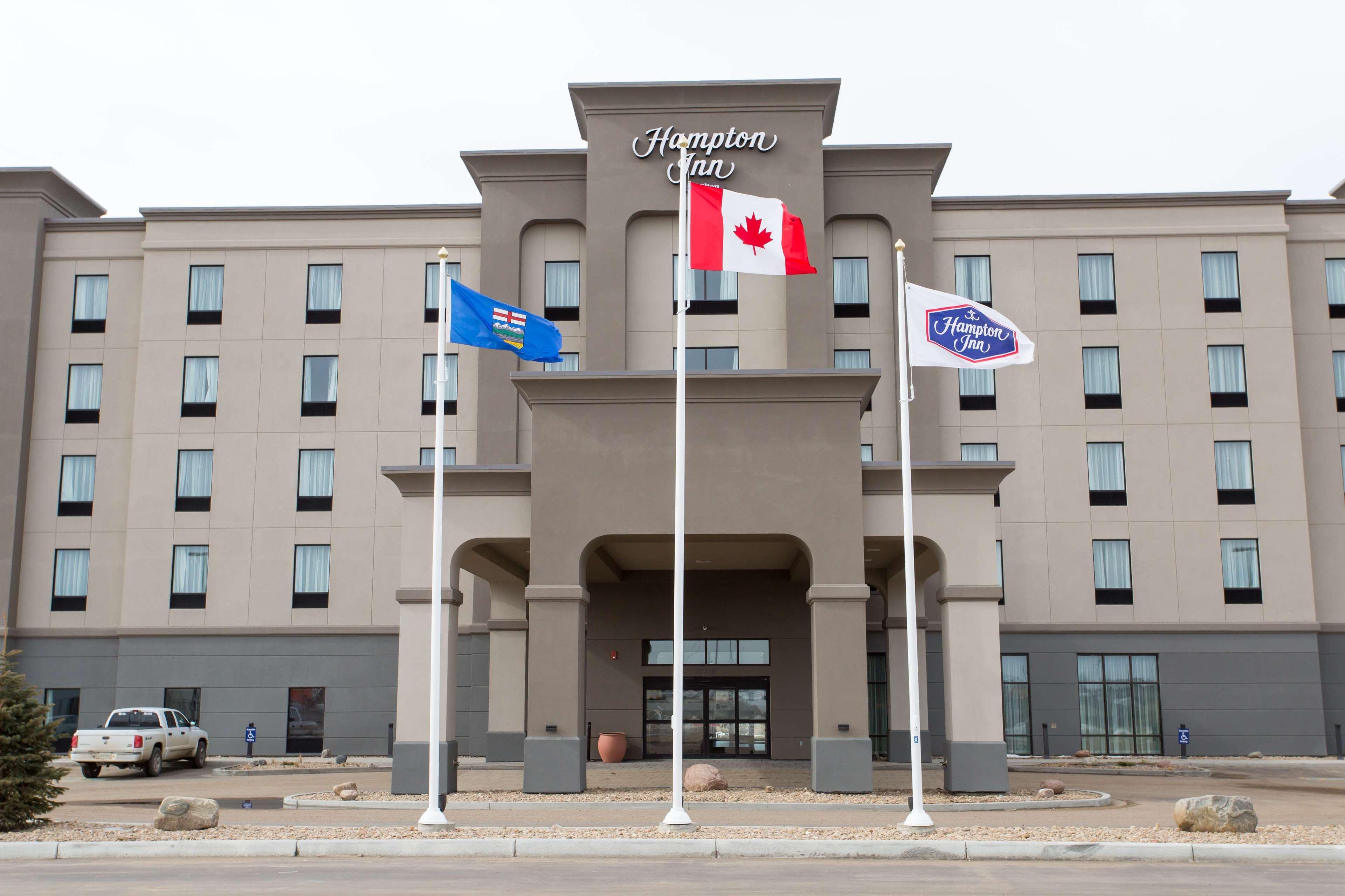 Hampton Inn By Hilton Lloydminster Exterior photo